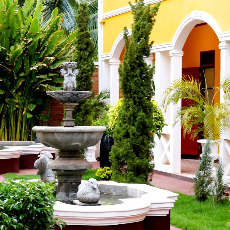 Le Jardin Hotel Pakxé Exteriör bild