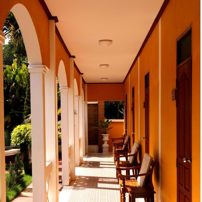Le Jardin Hotel Pakxé Exteriör bild